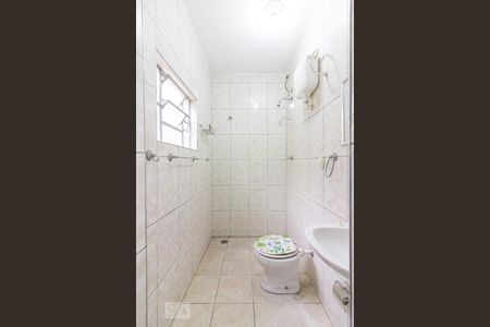 Banheiro de casa para alugar com 1 quarto, 45m² em Parque Peruche, São Paulo