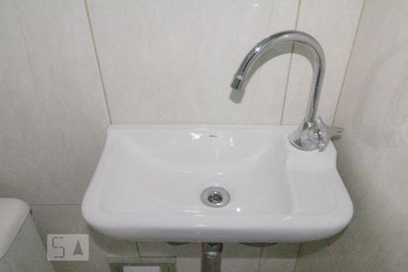 Casa para alugar com 100m², 3 quartos e 1 vagaBanheiro de serviço