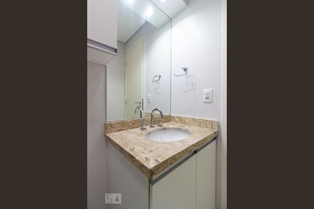 Banheiro de apartamento para alugar com 2 quartos, 65m² em Campo Belo, São Paulo