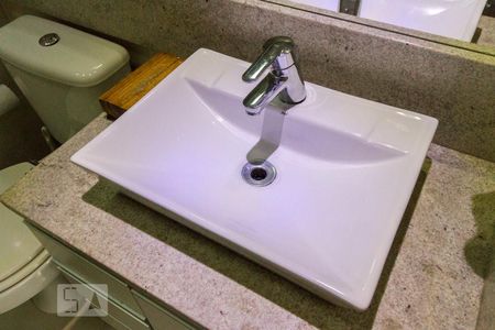 Apartamento à venda com 83m², 3 quartos e 2 vagasPia do Banheiro Social 