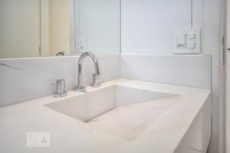 Apartamento à venda com 138m², 3 quartos e 2 vagas Apartamento à venda com 138m², 3 quartos e 2 vagasBanheiro da Suíte 2