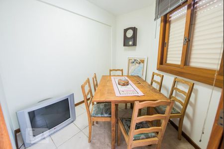 Apartamento para alugar com 123m², 3 quartos e 1 vagaDependência de empregada