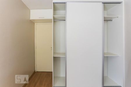 Apartamento à venda com 40m², 1 quarto e 1 vagaQuarto - Armários
