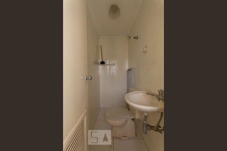 Apartamento para alugar com 128m², 3 quartos e 3 vagas Apartamento para alugar com 128m², 3 quartos e 3 vagasBanheiro de Serviço