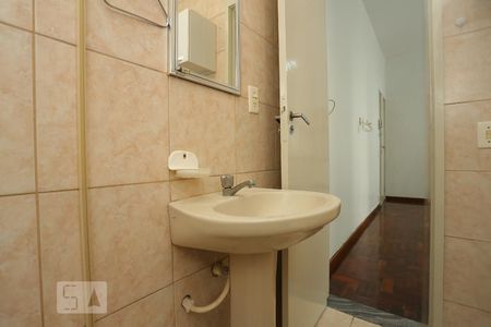Banheiro de kitnet/studio para alugar com 1 quarto, 35m² em Copacabana, Rio de Janeiro