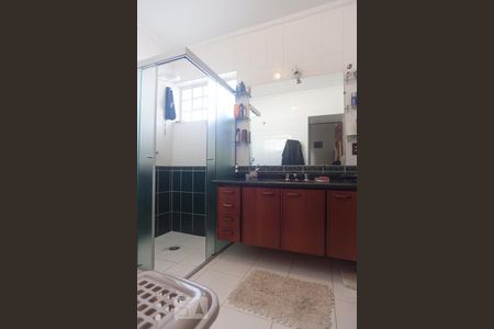 Casa à venda com 350m², 3 quartos e 8 vagasBanheiro da suíte 3