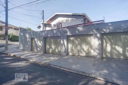 Casa à venda com 350m², 3 quartos e 8 vagasFachada da casa