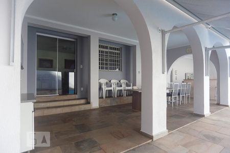 Casa à venda com 350m², 3 quartos e 8 vagasVaranda