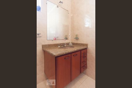 Casa à venda com 350m², 3 quartos e 8 vagasBanheiro 