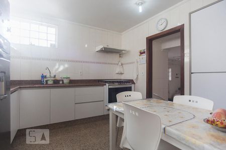 Casa à venda com 350m², 3 quartos e 8 vagasCozinha