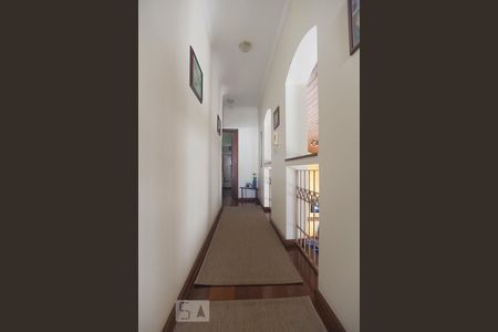 Casa à venda com 350m², 3 quartos e 8 vagasCorredor