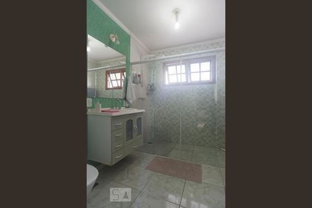 Casa à venda com 350m², 3 quartos e 8 vagasBanheiro da suíte