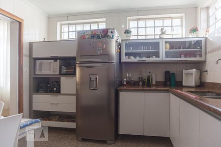 Casa à venda com 350m², 3 quartos e 8 vagasCozinha