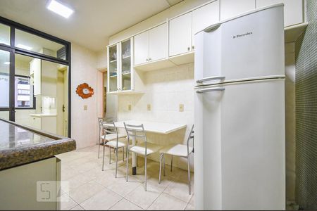 Apartamento para alugar com 98m², 3 quartos e 2 vagas Apartamento para alugar com 98m², 3 quartos e 2 vagasCozinha