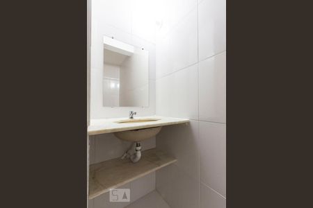 Banheiro social de casa para alugar com 1 quarto, 40m² em Saúde, São Paulo