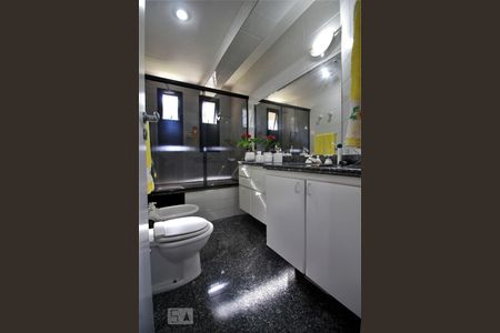 Banheiro da suíte  de apartamento para alugar com 3 quartos, 135m² em Real Parque, São Paulo