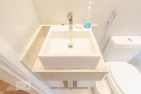 Casa à venda com 195m², 4 quartos e 2 vagas Casa à venda com 195m², 4 quartos e 2 vagasBanheiro piso superior
