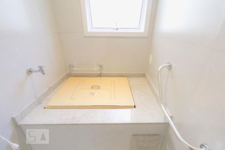 Casa à venda com 195m², 4 quartos e 2 vagas Casa à venda com 195m², 4 quartos e 2 vagasBanheiro piso superior