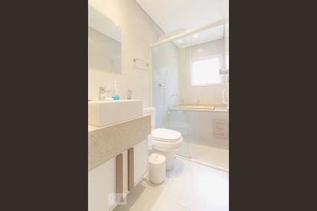 Casa à venda com 195m², 4 quartos e 2 vagas Casa à venda com 195m², 4 quartos e 2 vagasBanheiro piso superior