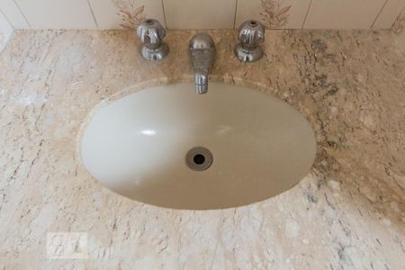 Banheiro social (detalhe) de apartamento para alugar com 2 quartos, 70m² em Jardim Paulista, São Paulo