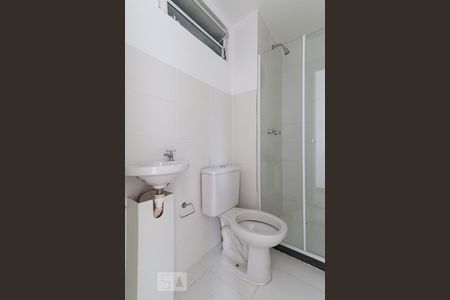 Banheiro de apartamento para alugar com 2 quartos, 52m² em Vargem Pequena, Rio de Janeiro