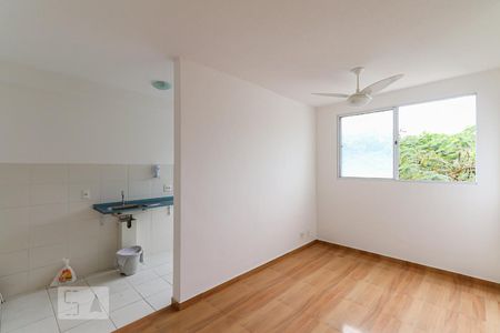 Sala de apartamento para alugar com 2 quartos, 52m² em Vargem Pequena, Rio de Janeiro