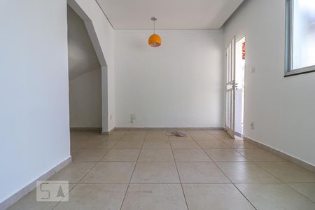 Sala de casa à venda com 2 quartos, 75m² em João Pinheiro, Belo Horizonte