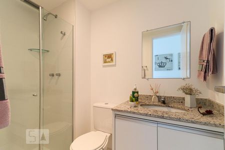 Banheiro Corredor de apartamento para alugar com 2 quartos, 70m² em Barra da Tijuca, Rio de Janeiro