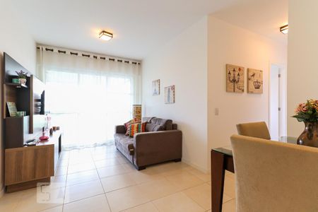 Sala de apartamento para alugar com 2 quartos, 70m² em Barra da Tijuca, Rio de Janeiro
