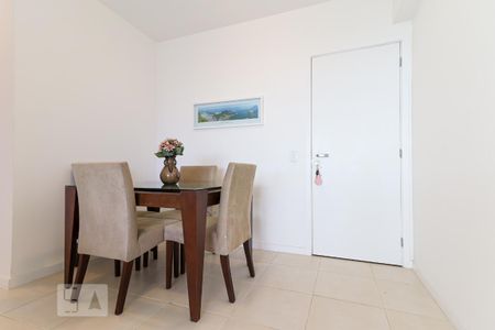 Sala de apartamento para alugar com 2 quartos, 70m² em Barra da Tijuca, Rio de Janeiro
