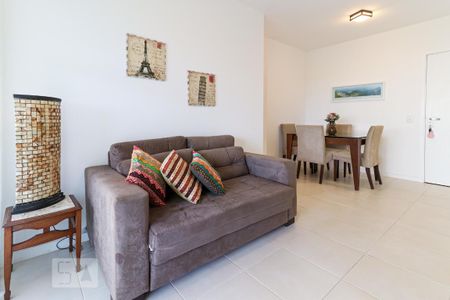 Sala de apartamento para alugar com 2 quartos, 70m² em Barra da Tijuca, Rio de Janeiro