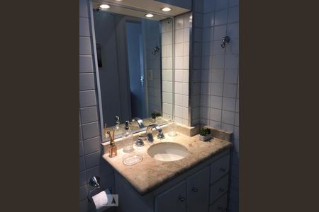 Apartamento à venda com 104m², 2 quartos e 2 vagasBanheiro