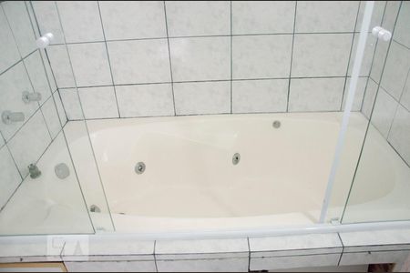 Casa para alugar com 200m², 5 quartos e 4 vagas Casa para alugar com 200m², 5 quartos e 4 vagasBanheira
