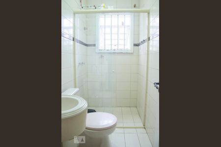 Banheiro social 1 de casa para alugar com 5 quartos, 200m² em São José, Canoas