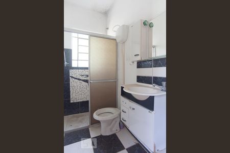 Casa à venda com 200m², 3 quartos e 4 vagasCasa do fundo - banheiro