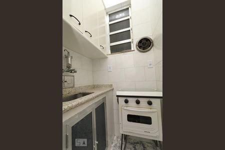 Cozinha. de apartamento para alugar com 1 quarto, 26m² em Copacabana, Rio de Janeiro