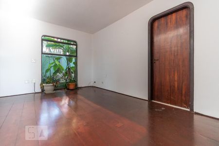Casa para alugar com 530m², 5 quartos e 5 vagas Casa para alugar com 530m², 5 quartos e 5 vagasCopa