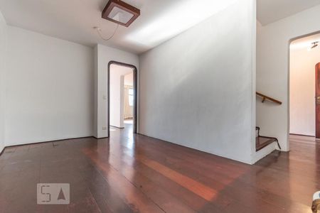 Casa para alugar com 530m², 5 quartos e 5 vagas Casa para alugar com 530m², 5 quartos e 5 vagasCopa