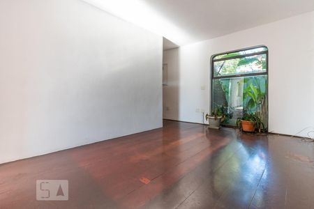 Casa para alugar com 530m², 5 quartos e 5 vagas Casa para alugar com 530m², 5 quartos e 5 vagasCopa