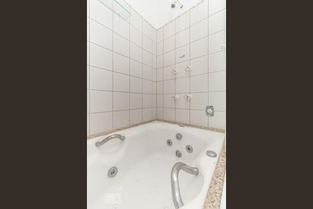 Casa para alugar com 530m², 5 quartos e 5 vagas Casa para alugar com 530m², 5 quartos e 5 vagasSuíte 2 - Banheiro - Detalhe