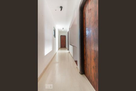 Casa para alugar com 530m², 5 quartos e 5 vagas Casa para alugar com 530m², 5 quartos e 5 vagasCorredor Acesso Dormitórios e Banheiro