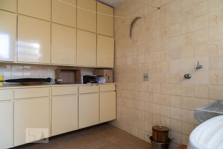 Casa à venda com 358m², 4 quartos e 4 vagasÁrea de serviço 