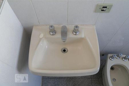 Casa à venda com 358m², 4 quartos e 4 vagasDetalhe do banheiro da suíte 4