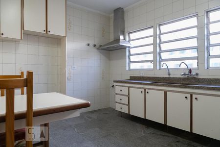 Casa à venda com 358m², 4 quartos e 4 vagasCozinha