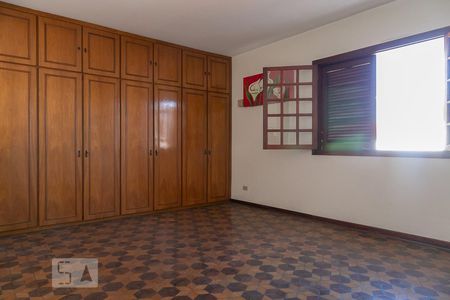 Casa à venda com 358m², 4 quartos e 4 vagasSuíte 4