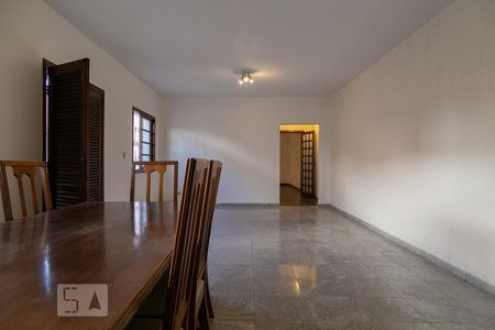 Casa à venda com 358m², 4 quartos e 4 vagasSala de jantar