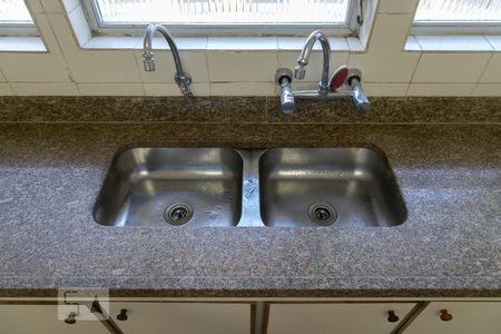 Casa à venda com 358m², 4 quartos e 4 vagasDetalhe da cozinha