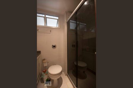 banheiro de apartamento para alugar com 2 quartos, 72m² em Icaraí, Niterói