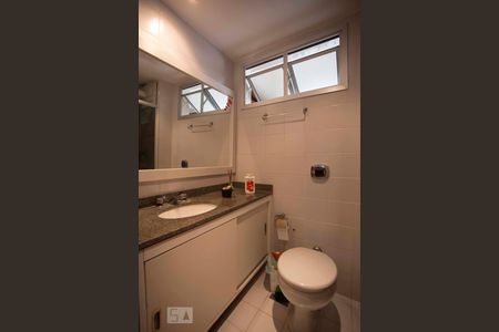 banheiro de apartamento para alugar com 2 quartos, 72m² em Icaraí, Niterói