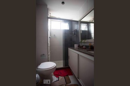 banheiro da suíte de apartamento para alugar com 2 quartos, 72m² em Icaraí, Niterói